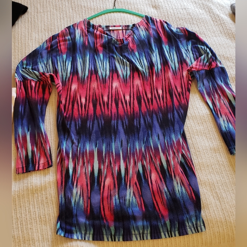 Women's drop sleeve tunic shirt.